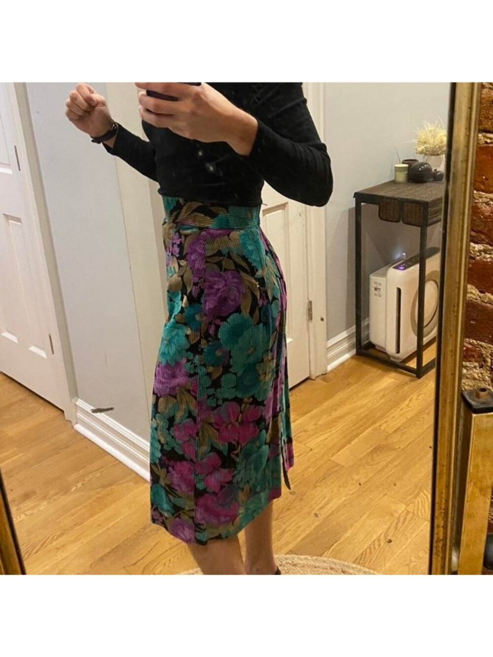 Beautiful vintage multicoloured fitted floral midi skirt
